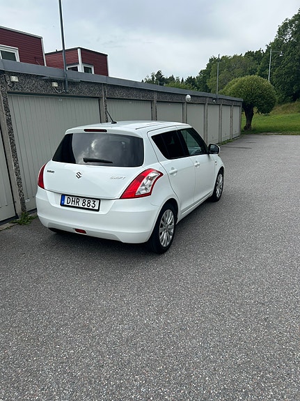 Suzuki Swift 3 of 5