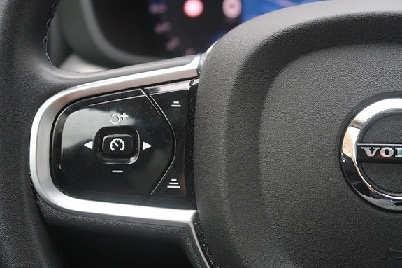 Volvo XC60 11 of 23