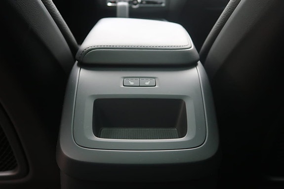 Volvo XC60 8 of 23