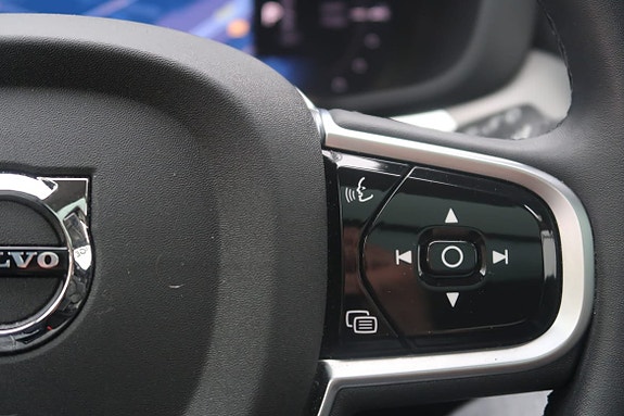 Volvo XC60 12 of 23