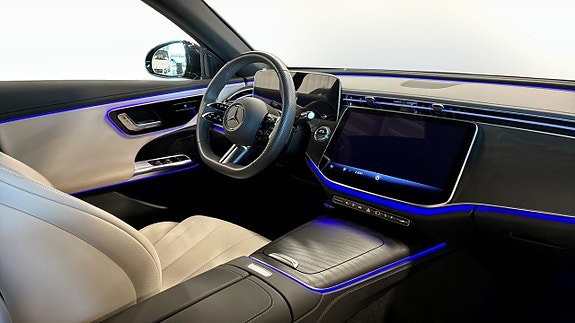 Mercedes-Benz E300 de 3 of 14