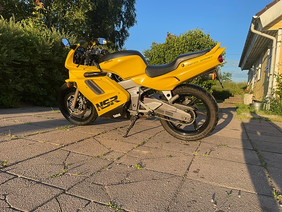 Honda NSR 125R 2 of 5