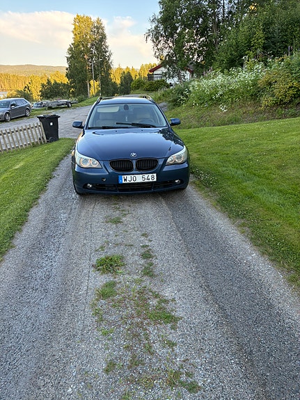 BMW 525i 3 of 5