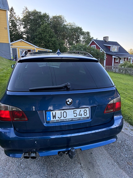 BMW 525i 4 of 5