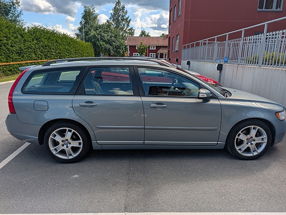 Volvo V50 2 of 10