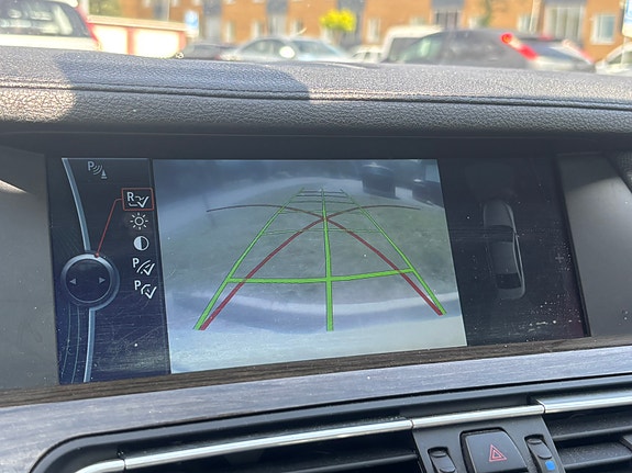 BMW 750i 7 of 18