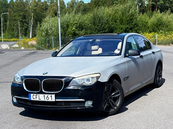 BMW 750i 4 of 18
