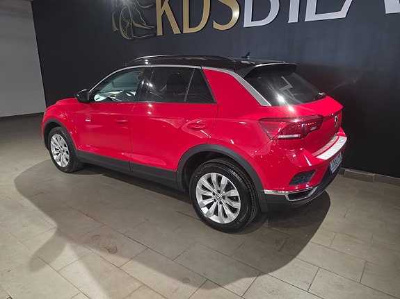 Volkswagen T-Roc 3 of 5