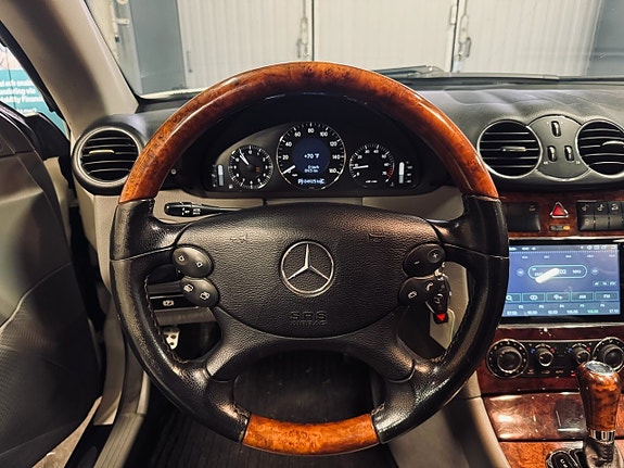 Mercedes-Benz CLK350 11 of 18