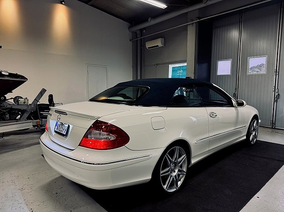 Mercedes-Benz CLK350 4 of 18