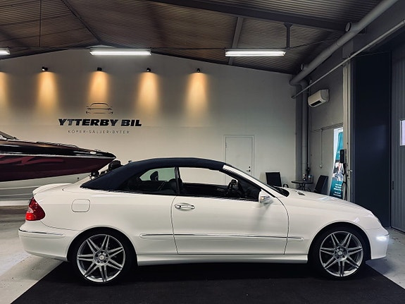 Mercedes-Benz CLK350 3 of 18