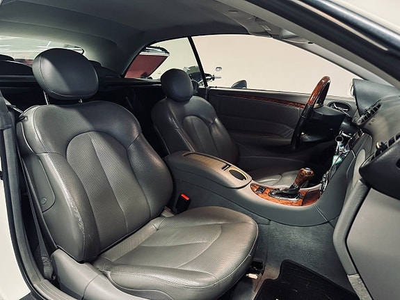 Mercedes-Benz CLK350 15 of 18