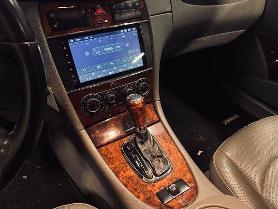 Mercedes-Benz CLK350 13 of 18
