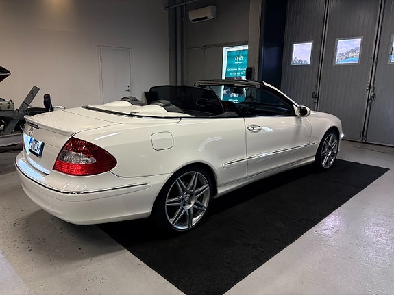 Mercedes-Benz CLK350 5 of 18