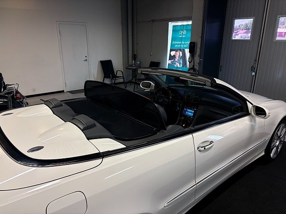 Mercedes-Benz CLK350 9 of 18