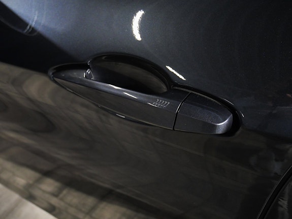 BMW 218d 16 of 19