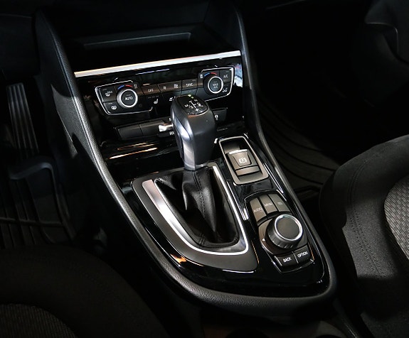 BMW 218d 14 of 19