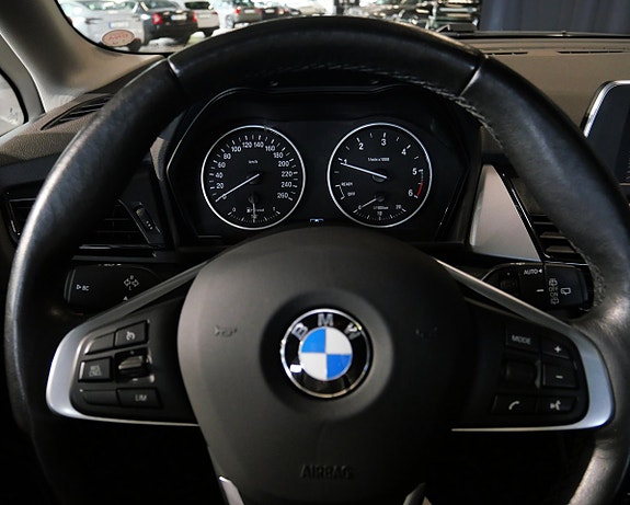 BMW 218d 15 of 19