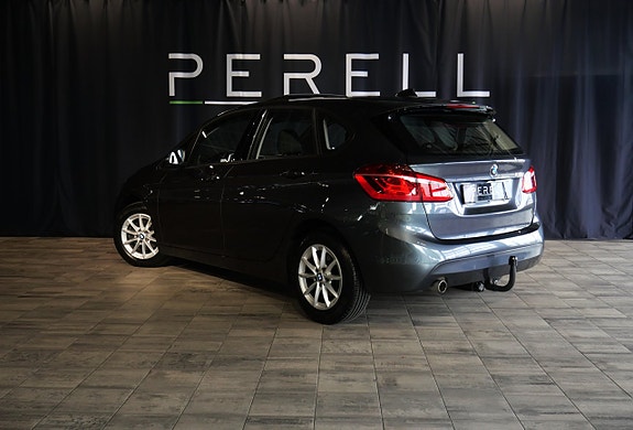 BMW 218d 3 of 5