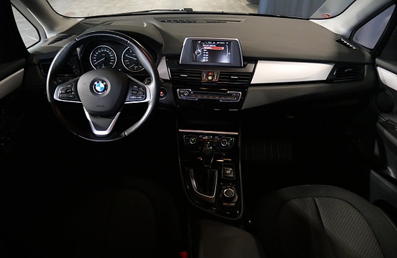 BMW 218d 10 of 19