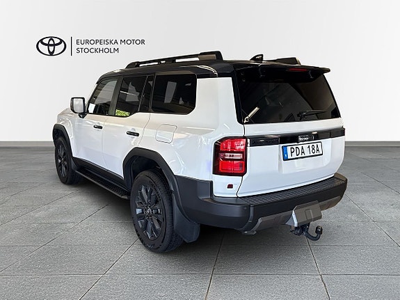 Toyota Land Cruiser 3 of 5