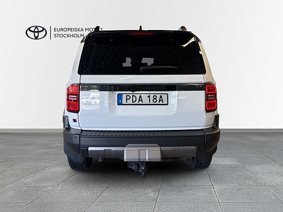 Toyota Land Cruiser 5 of 5