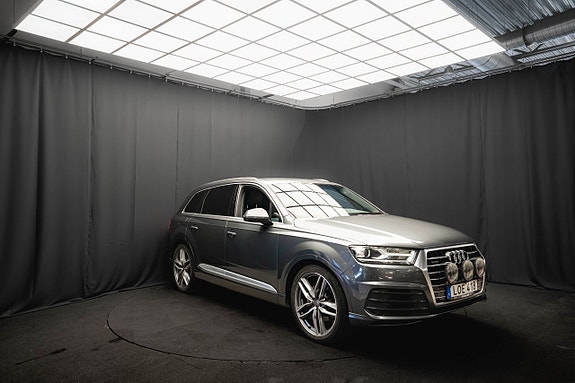 Audi Q7 4 of 5