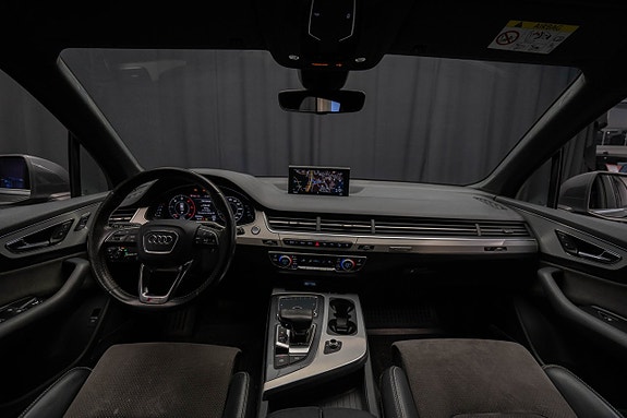 Audi Q7 10 of 27