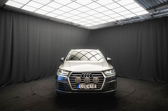 Audi Q7 3 of 5