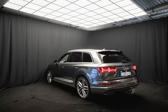 Audi Q7 8 of 27