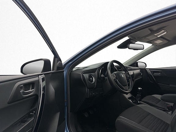 Toyota Auris 8 of 23