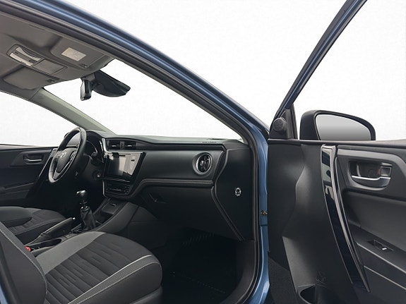 Toyota Auris 12 of 23