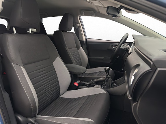 Toyota Auris 11 of 23