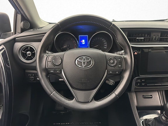 Toyota Auris 10 of 23