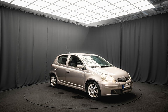 Toyota Yaris 4 of 17