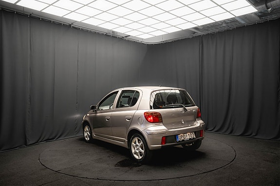 Toyota Yaris 8 of 17