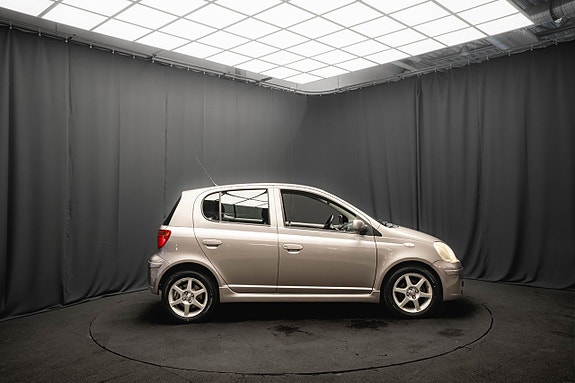 Toyota Yaris 5 of 17