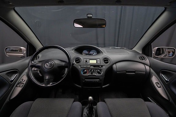 Toyota Yaris 12 of 17