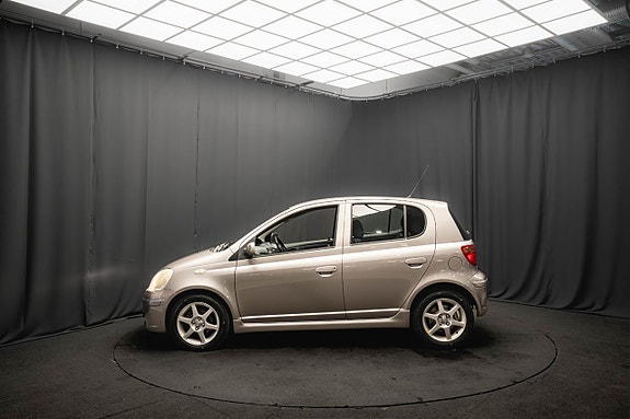 Toyota Yaris 9 of 17