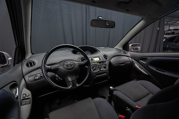 Toyota Yaris 11 of 17