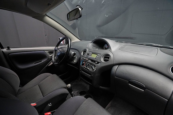 Toyota Yaris 16 of 17