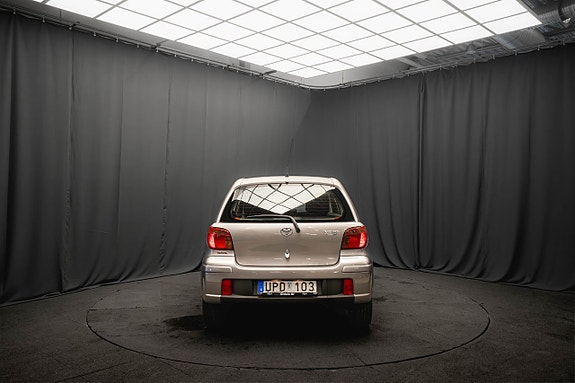 Toyota Yaris 7 of 17