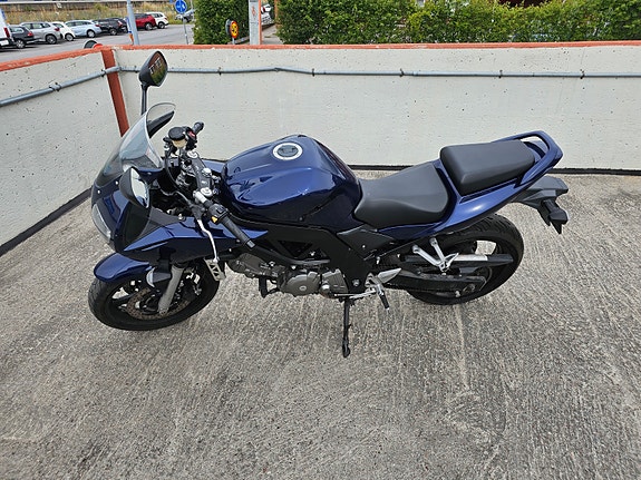 Suzuki SV650S ABS 3 of 4