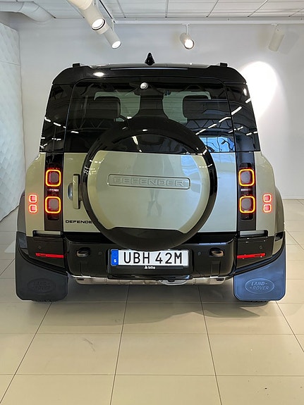 Land Rover Defender 110 4 of 5