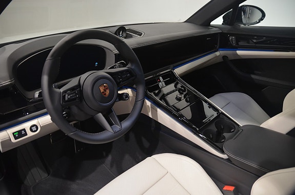 Porsche Panamera 4 12 of 23