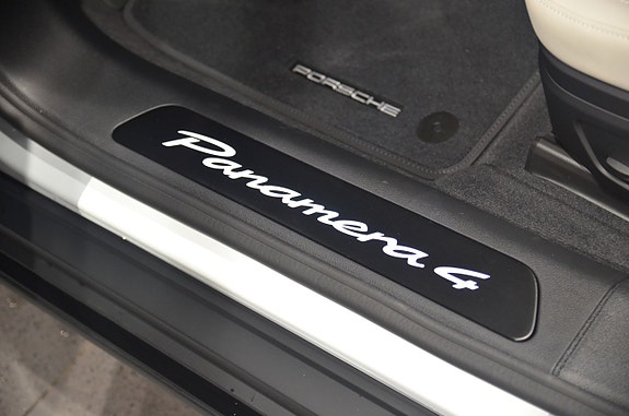 Porsche Panamera 4 22 of 23