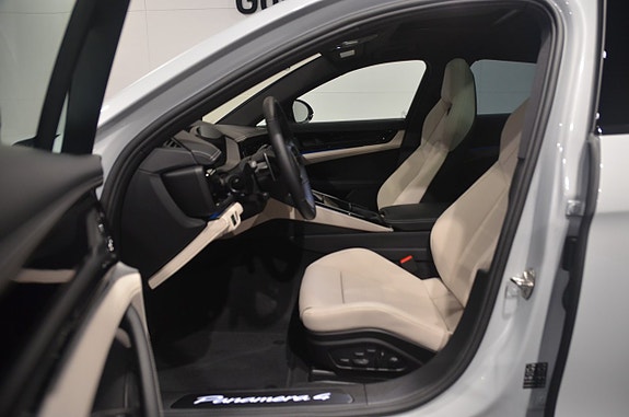 Porsche Panamera 4 10 of 23