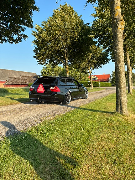 BMW 320d 2 of 9
