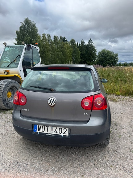 Volkswagen Golf V 2 of 2