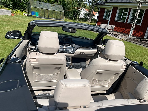 BMW 218i 9 of 12
